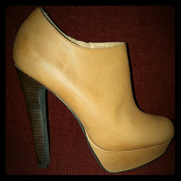 Steve Madden Belbotm platform bootie