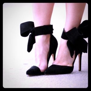 💥HOST PICK 4/18/16💥Ankle bow heels - size 8 1/2