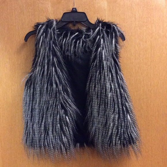 Forever 21 faux mink vest - Picture 3 of 3