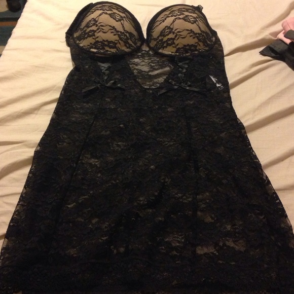 Lingerie - Picture 1 of 3