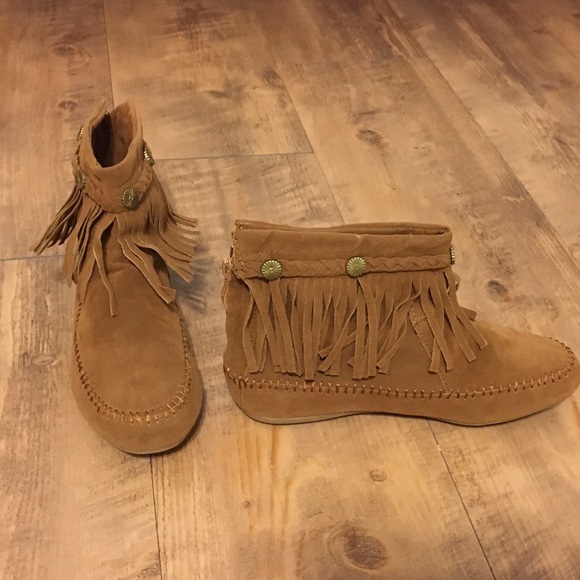 🆕 Trendy Boho Mocassin Fringe Booties w/ Studs - Picture 4 of 4
