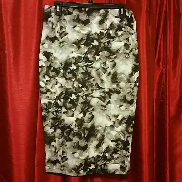 Beautiful Apt. 9 fitted Skirt