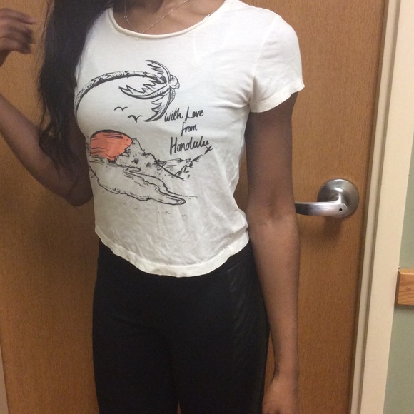 H &M "With love from Honululu" top - Picture 2 of 3