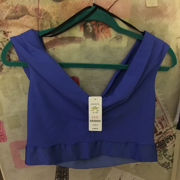 BEBE OFF SHOULDER SS CROP Authentic