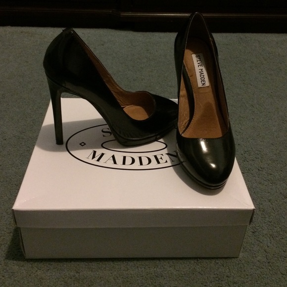 Steve Madden Black Pumps