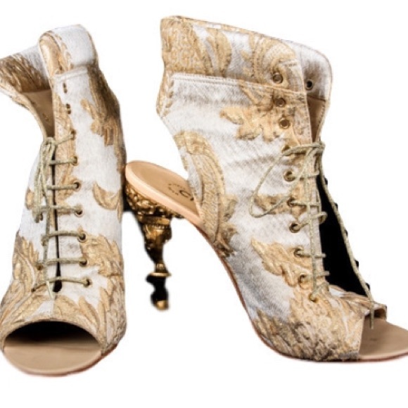 SOLD CHANEL 🎀 HP 🎀Cruise Couture RUNWAY Shoes 💞 - Picture 2 of 4