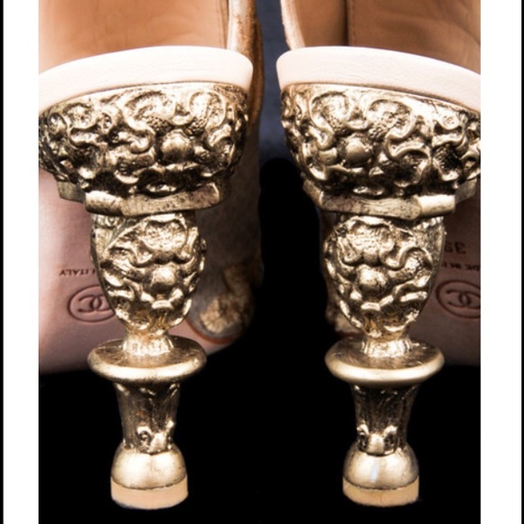 SOLD CHANEL 🎀 HP 🎀Cruise Couture RUNWAY Shoes 💞 - Picture 3 of 4