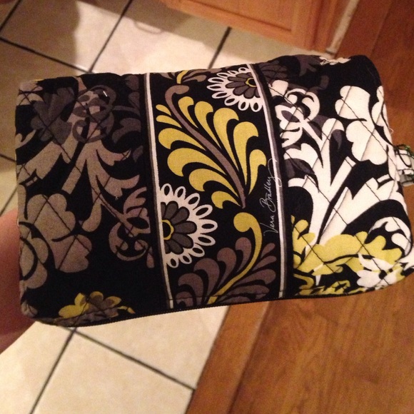 Vera Bradley Other - Vera Bradley make up bag NWT