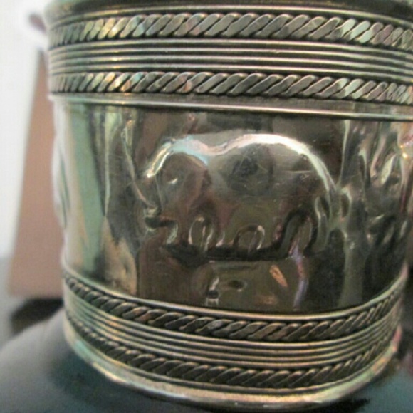 Silver Elegant Elephant   Bracelet