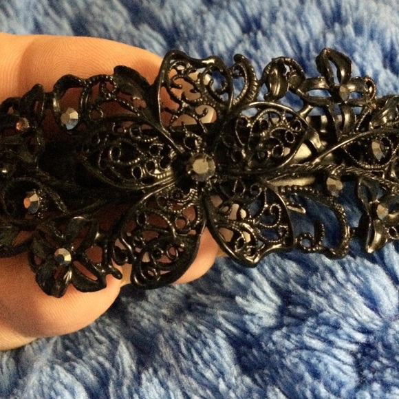 Barrette - Picture 2 of 3