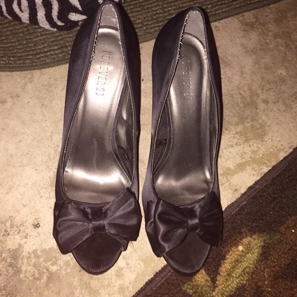 Black Pumps! From FORVER 21! Worn once to Vegas!