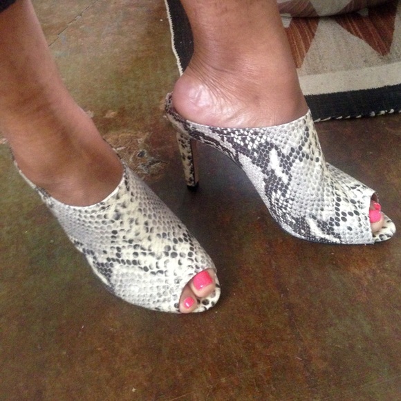 Vince Camuto Blair Python Heeled Mules sz 10M - Picture 3 of 4