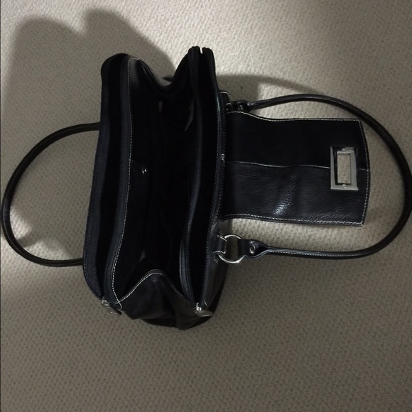 Danier leather shoulder bag - Picture 2 of 4