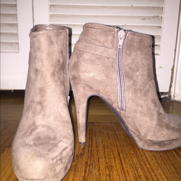 Grey booties - Picture 2 of 2