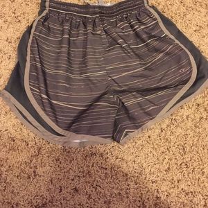 Women's Nike Dri-Fit shorts. -xs