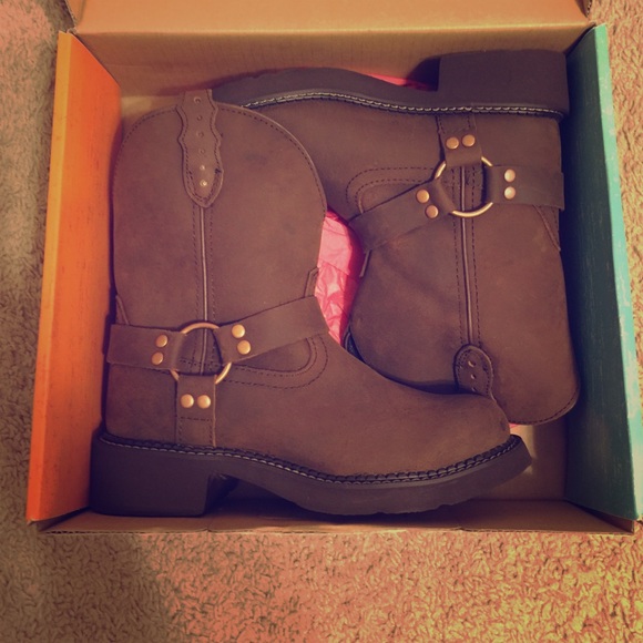 Cowboy boots, size 6.5,never worn