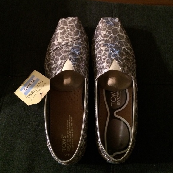 Size 11 Tom's Classics Giraffe Glitter Shoes