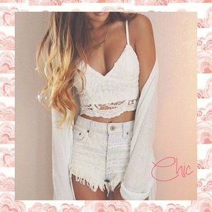 It's here! 🎉 White Lace V Neck Floral Crop Top