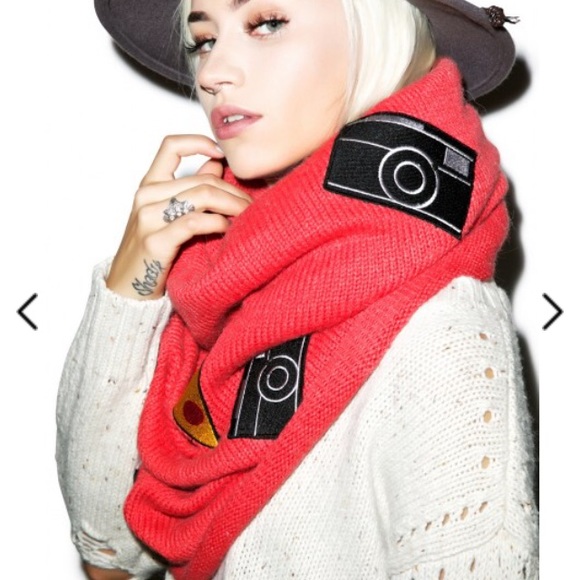 HP Wildfox Couture Italian Things Snood NWOT - Picture 3 of 3