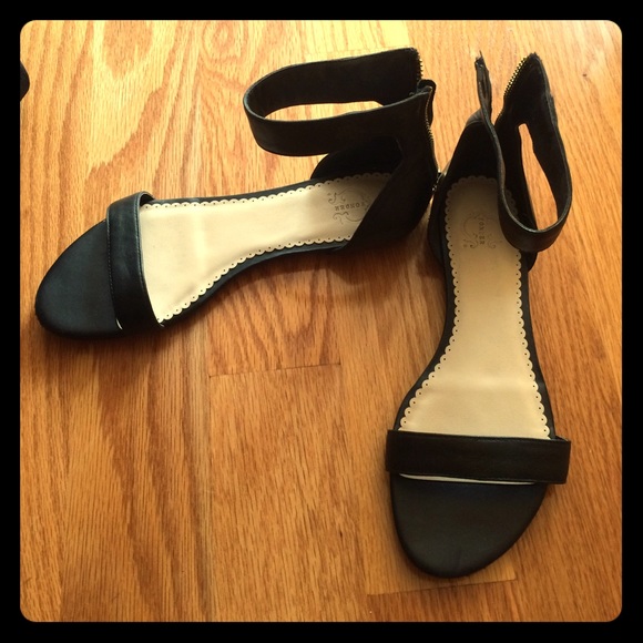 CWonder black flat sandal