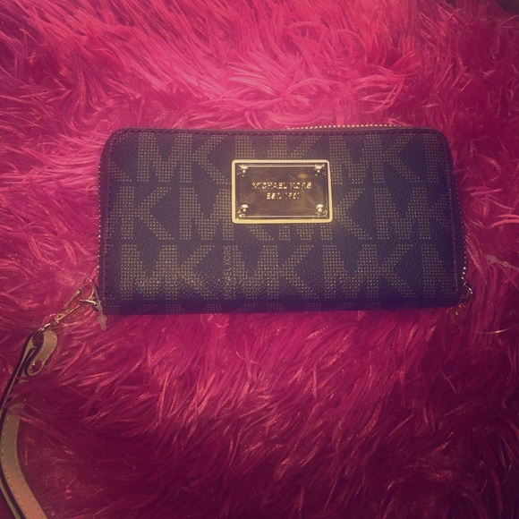 MICHAEL KORS EST. 1981