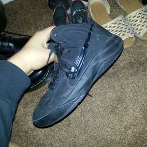 All black nike shoes