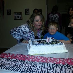 Meet your Posher, Larissa