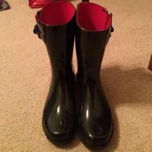Black rain boots with red lining
