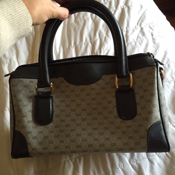 Gucci Handbags - Authentic Vintage Gucci Purse 😍