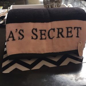 Super soft Victoria Secret throw!