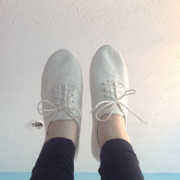 soft lace Oxford style shoes