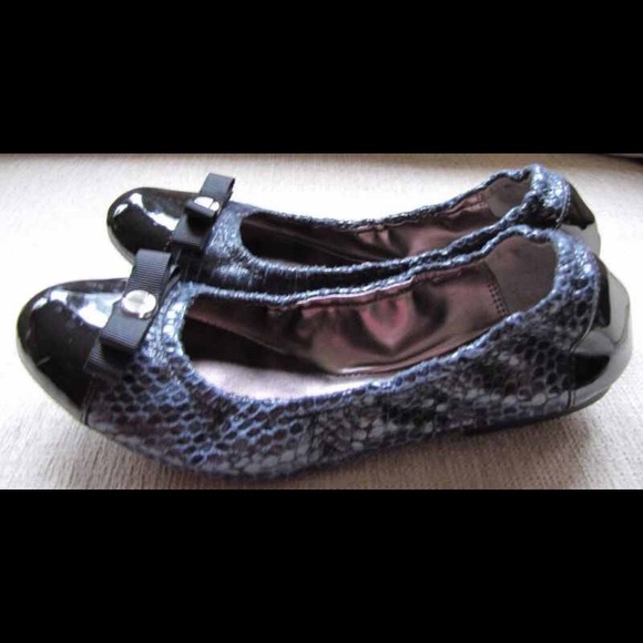 Tahari "Gibson" Captoe Leather Flats