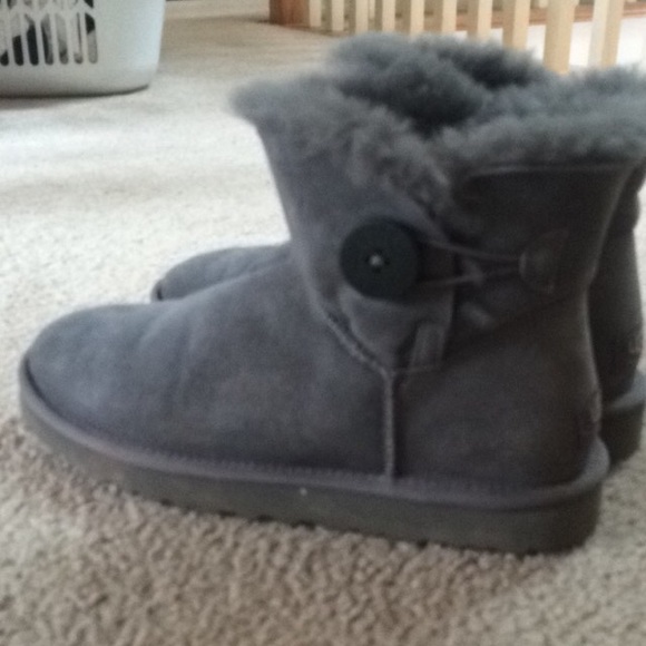 Short gray uggs!