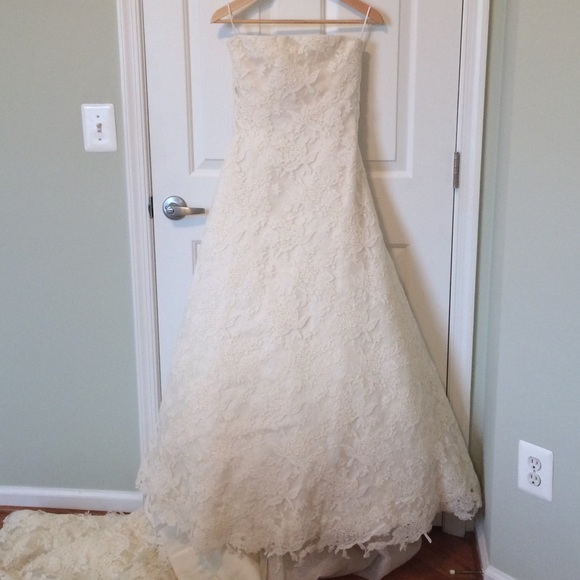 Vera Wang Luxe "Sandra" Wedding Dress - Picture 2 of 5