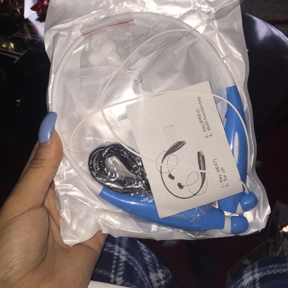 Wireless Bluetooth headphones