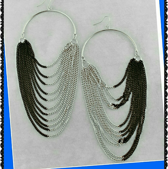 HP DATE STATEMENT EARRINGS - Picture 3 of 4