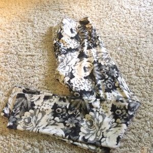 Abercrombie and Fitch patterned legging