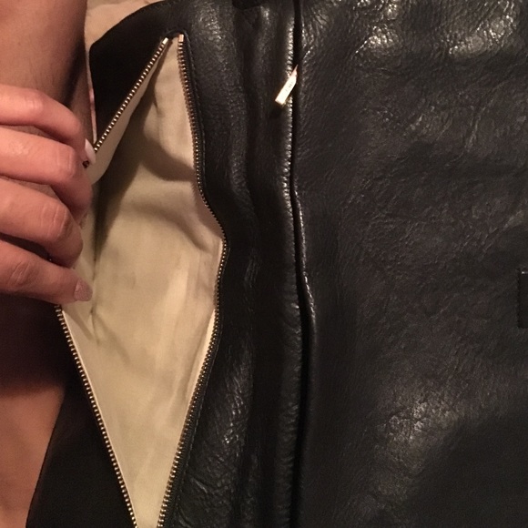 👀‼️‼️Authentic Tory Burch Clutch Still BRAND NEW - Picture 2 of 4