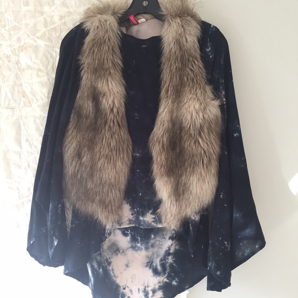 Cropped faux fur vest from H&M