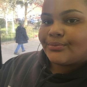 Meet your Posher, Desiree