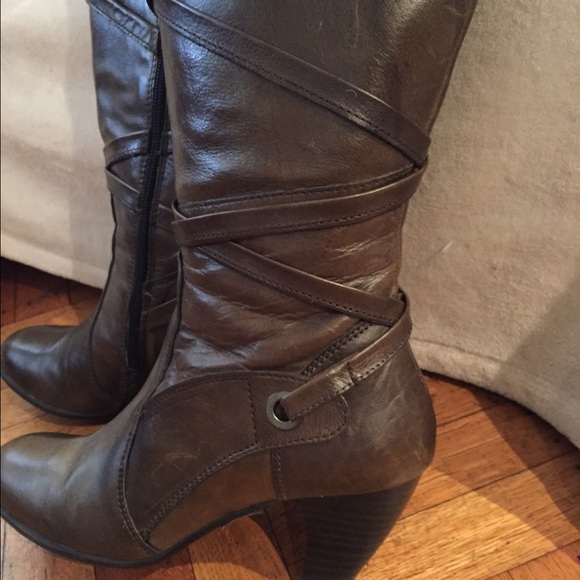 Calf high olive green boots excellent condition