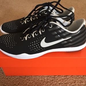 NWT Women's Nike Studio Trainer