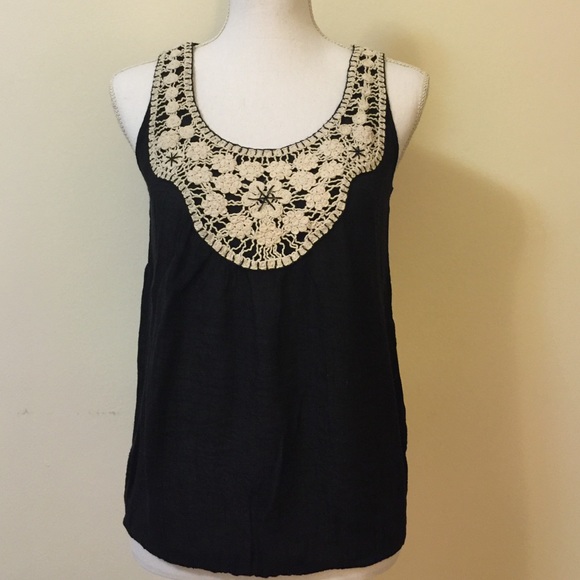 ❌SOLD❌Embroidered Neckline Tank Top