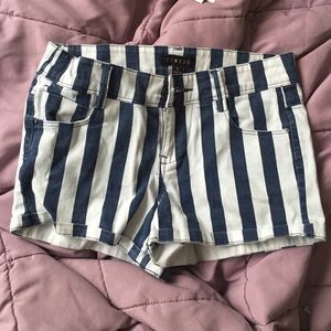 Stripe stretch shorts