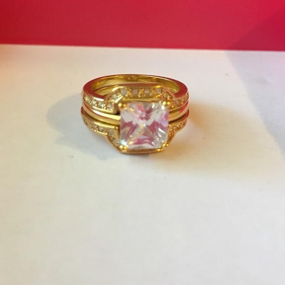 Stackable gold rings