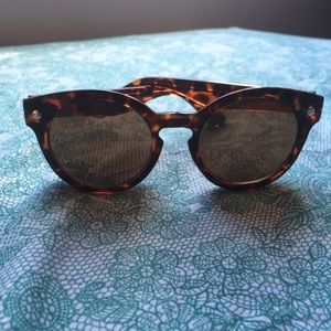 Vintage Round Sunglasses in Leopard Print.