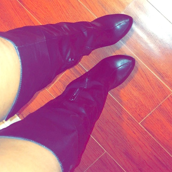 🔴🔴SOOOOLD🔴🔴Black knee high boots