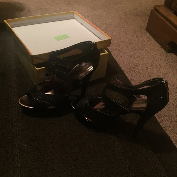 Heels - Picture 1 of 1