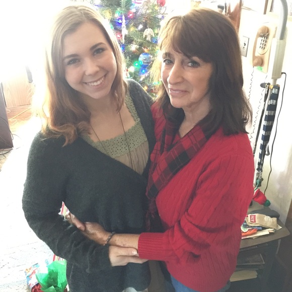 Meet your Posher, Gabriella - Picture 2 of 5