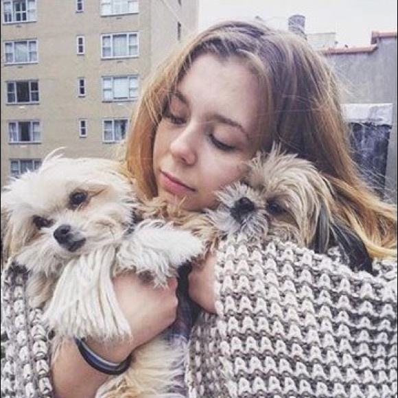 Meet your Posher, Gabriella - Picture 3 of 5